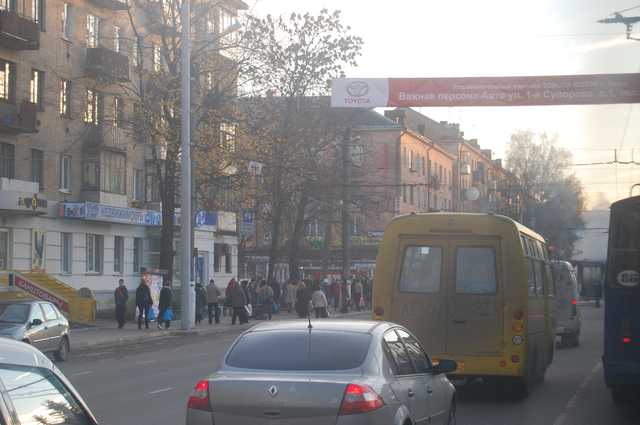 подьезжаем, пожар вовсю тушат 3 расчета